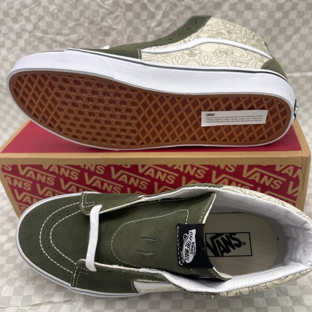 Vans Men’s Sk8-Hi
Desert Skulis Grape Leaf/ VN0A32QGRQV Sneakers - Picture 3 of 16